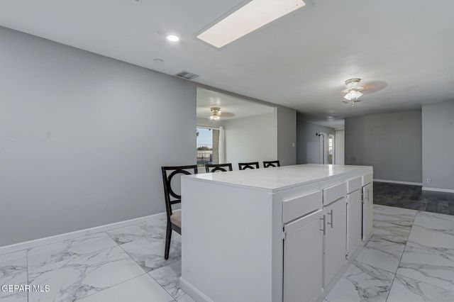 171 HOLGUIN Avenue, Vinton, TX 79821