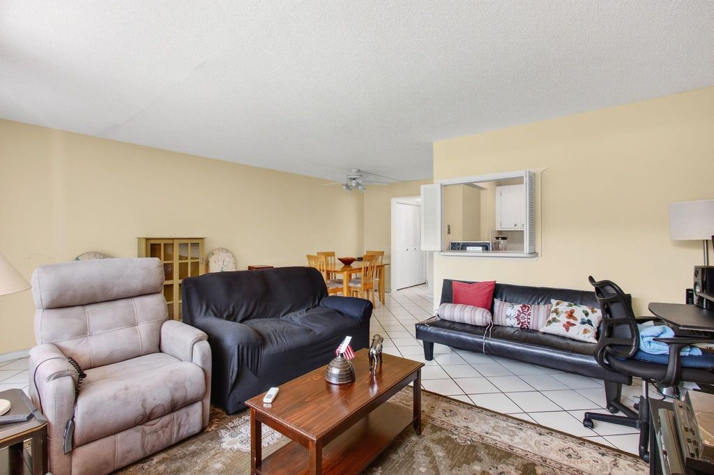 Image 16 of property listing at 384 Fanshaw J, Boca Raton, FL 33434