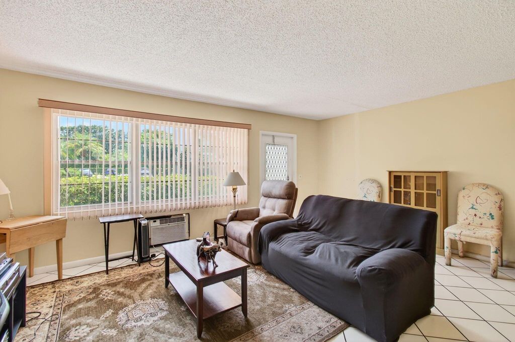 Image 17 of property listing at 384 Fanshaw J, Boca Raton, FL 33434