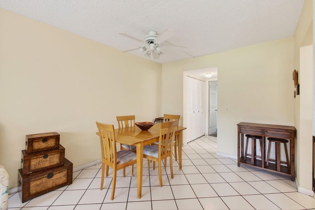 Image 18 of property listing at 384 Fanshaw J, Boca Raton, FL 33434