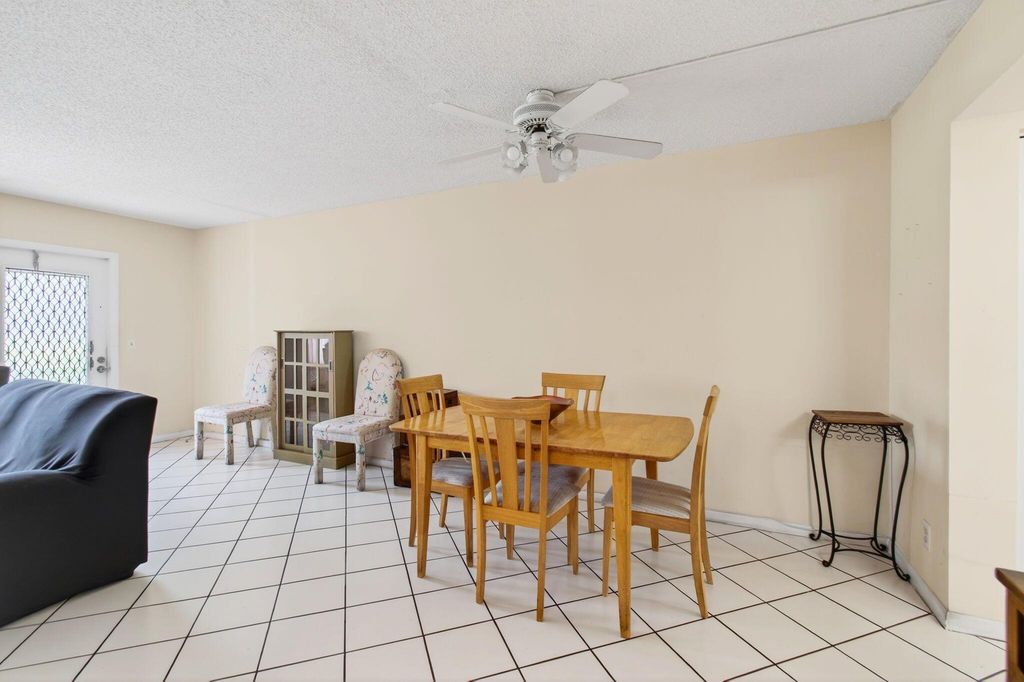 Image 19 of property listing at 384 Fanshaw J, Boca Raton, FL 33434
