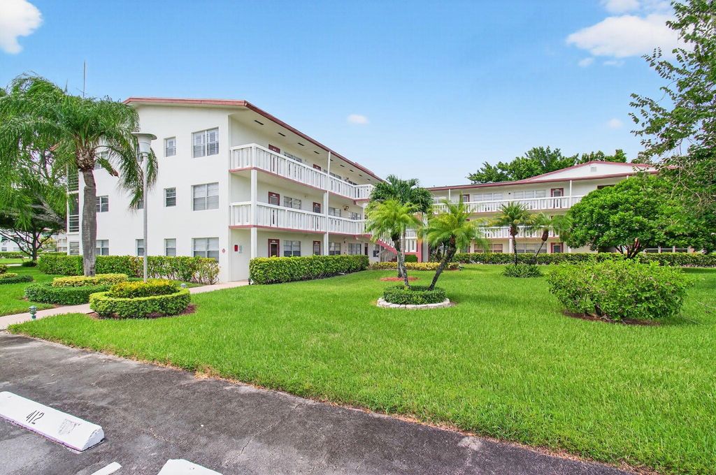 Image 2 of property listing at 384 Fanshaw J, Boca Raton, FL 33434