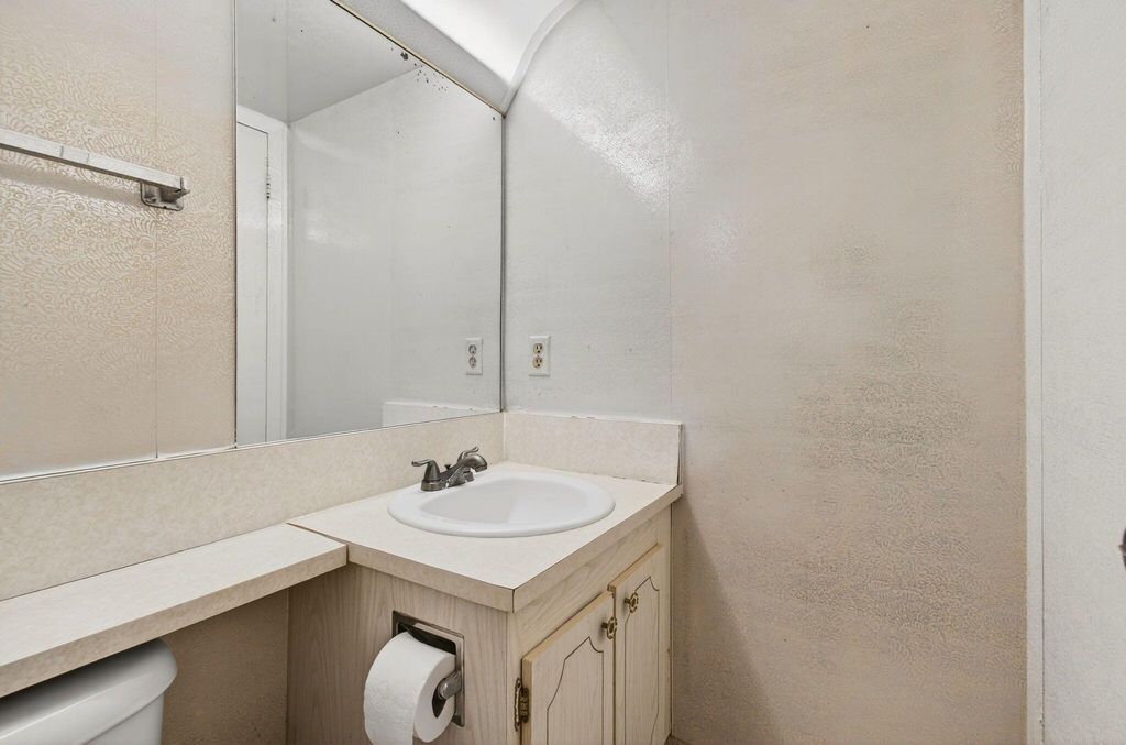 Image 26 of property listing at 384 Fanshaw J, Boca Raton, FL 33434