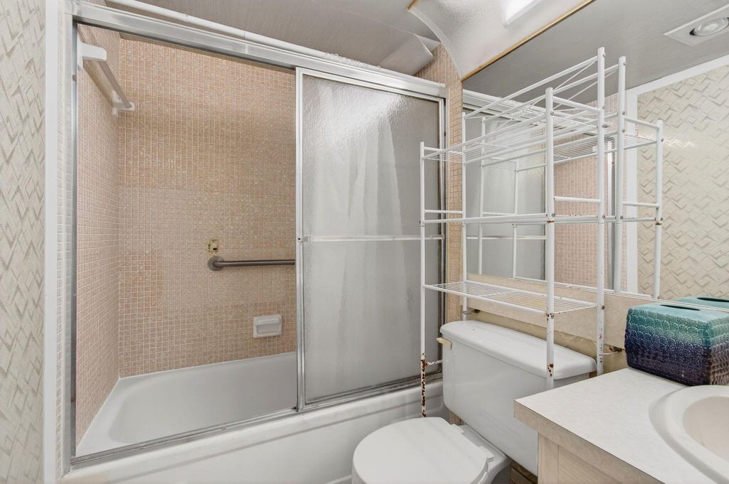 Image 34 of property listing at 384 Fanshaw J, Boca Raton, FL 33434
