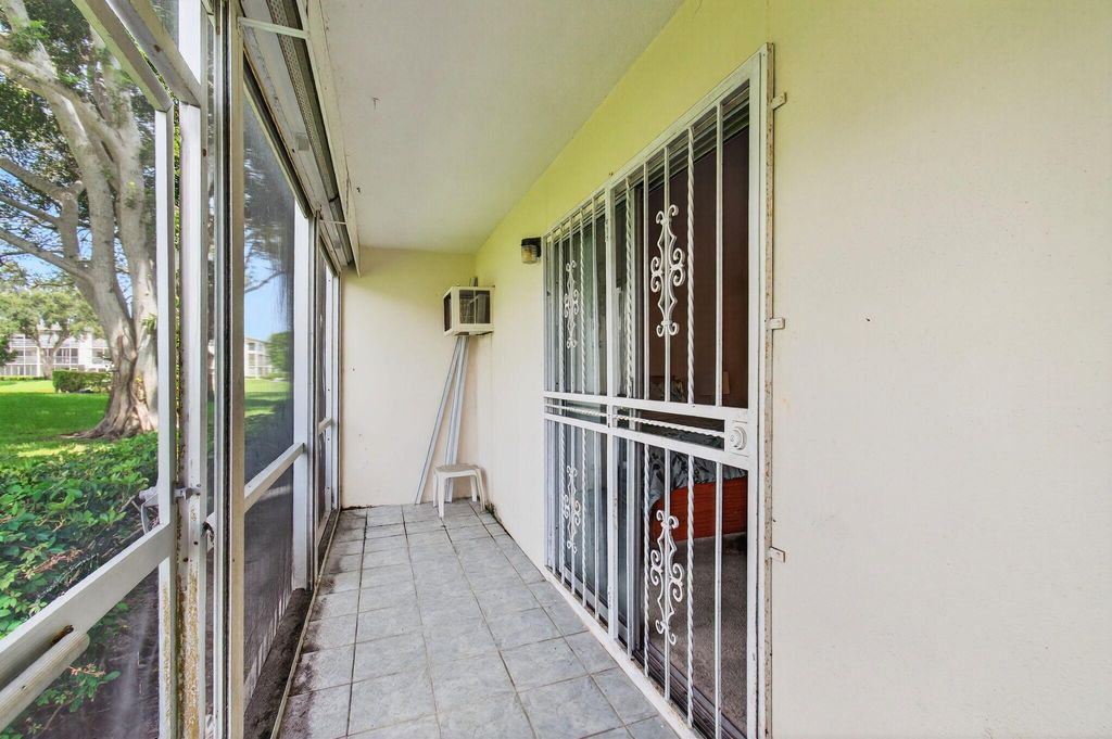 Image 37 of property listing at 384 Fanshaw J, Boca Raton, FL 33434
