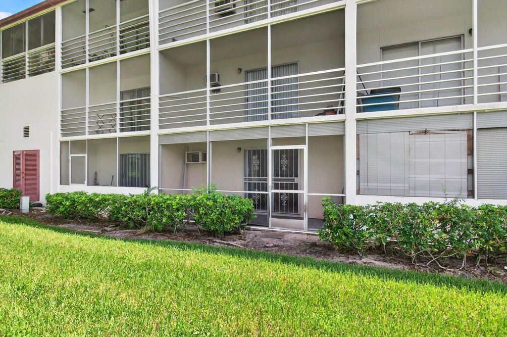 Image 40 of property listing at 384 Fanshaw J, Boca Raton, FL 33434