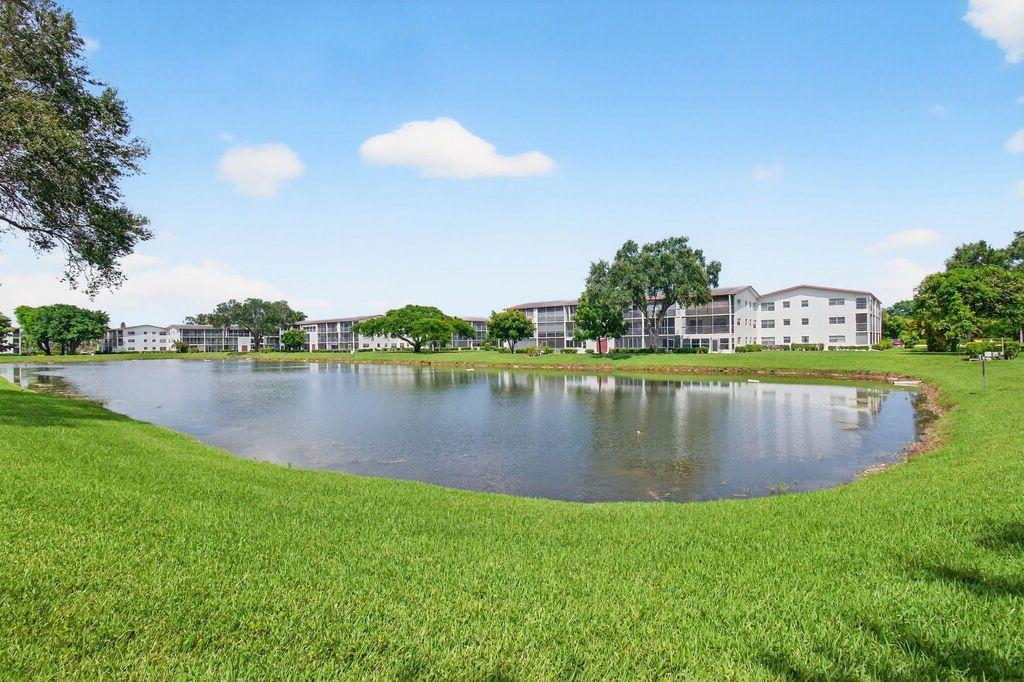 Image 44 of property listing at 384 Fanshaw J, Boca Raton, FL 33434