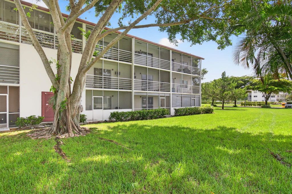 Image 46 of property listing at 384 Fanshaw J, Boca Raton, FL 33434