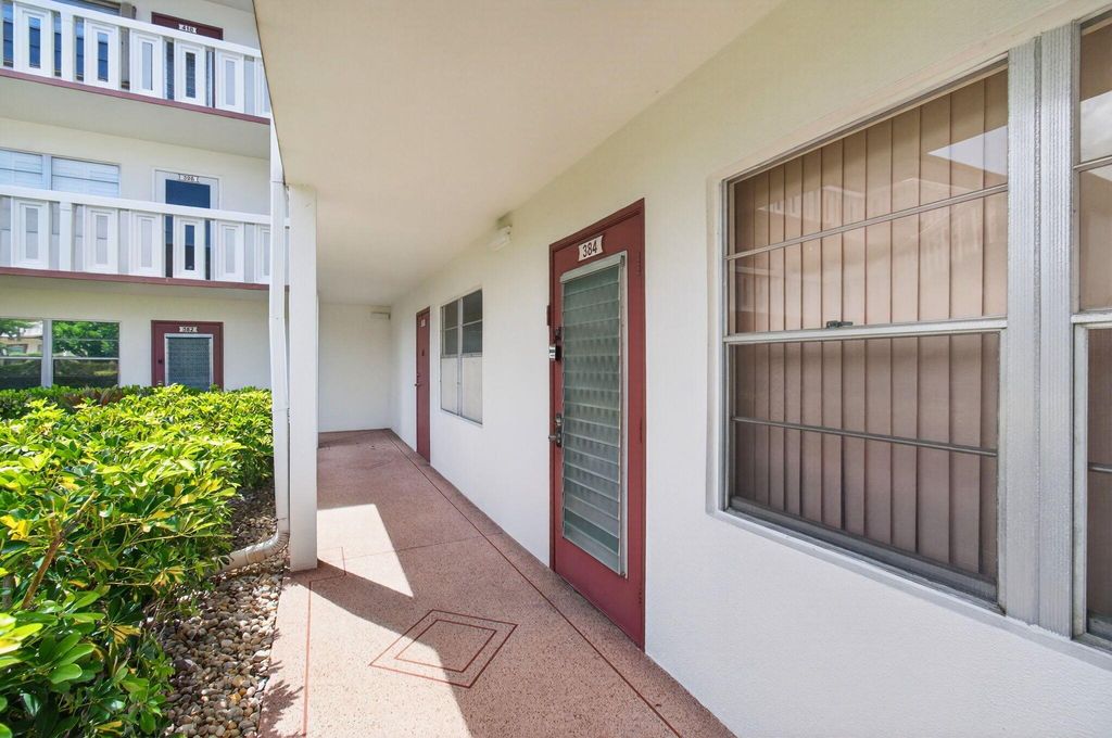 Image 7 of property listing at 384 Fanshaw J, Boca Raton, FL 33434