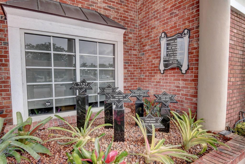 Image 75 of property listing at 384 Fanshaw J, Boca Raton, FL 33434