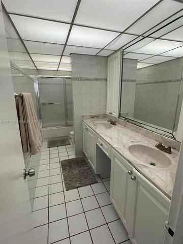 5005 Collins Ave 424, Miami Beach, FL 33140