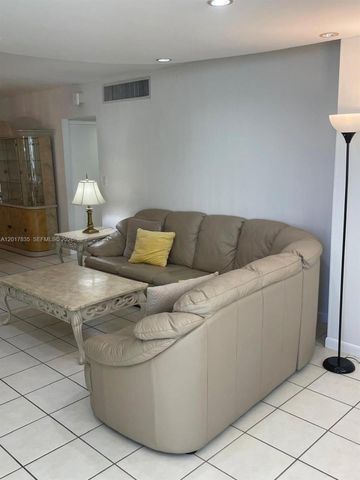 5005 Collins Ave 424, Miami Beach, FL 33140