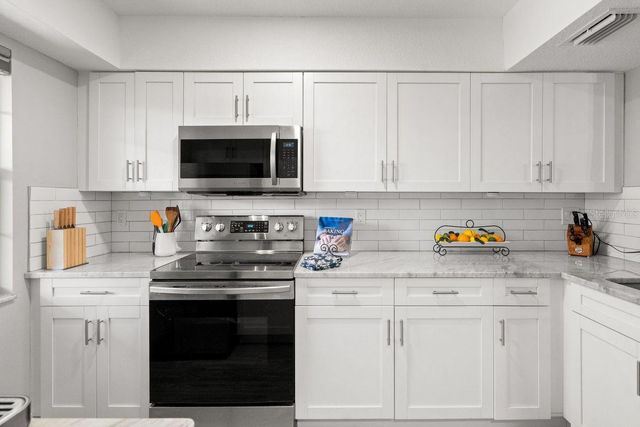 300 CLYDE LANE 215, Dunedin, FL 34698