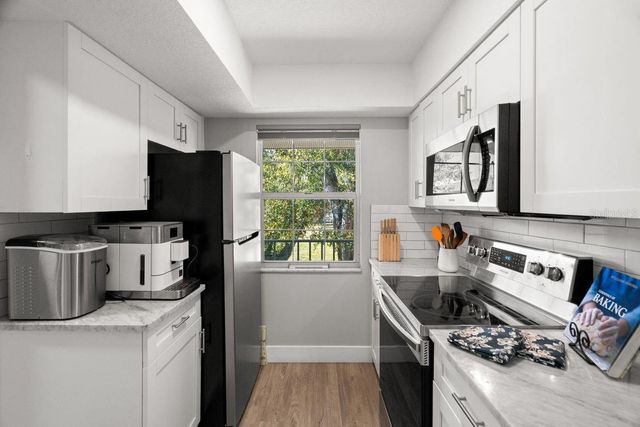 300 CLYDE LANE 215, Dunedin, FL 34698