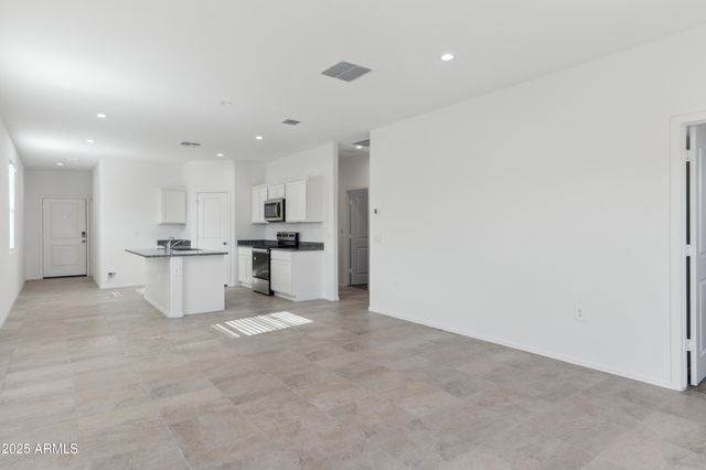 2040 W STARKEY Avenue, Apache Junction, AZ 85120