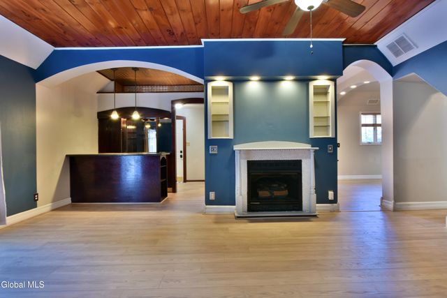 10 Katherine Terrace, Clifton Park, NY 12065