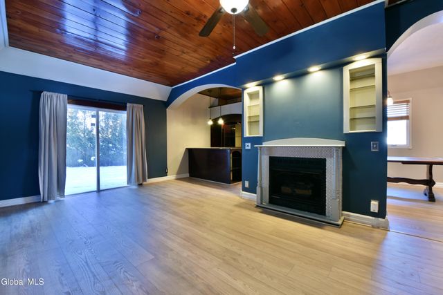 10 Katherine Terrace, Clifton Park, NY 12065