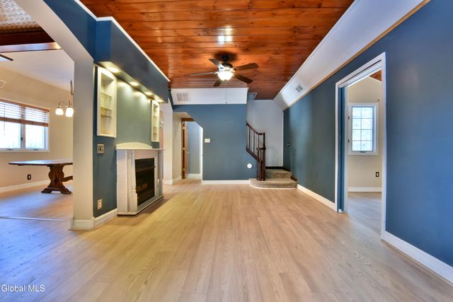 10 Katherine Terrace, Clifton Park, NY 12065