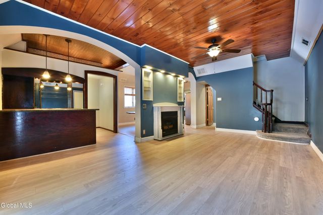 10 Katherine Terrace, Clifton Park, NY 12065