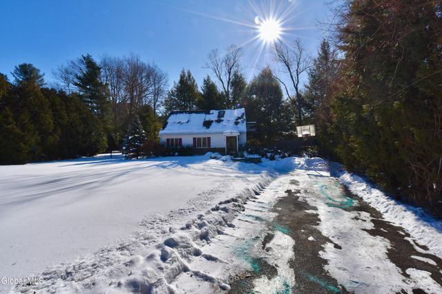 10 Katherine Terrace, Clifton Park, NY 12065