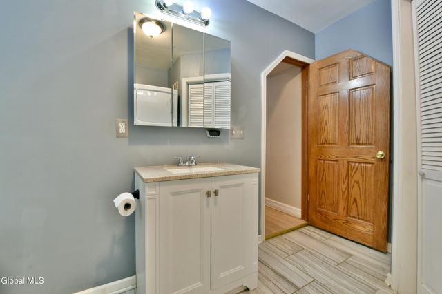 10 Katherine Terrace, Clifton Park, NY 12065