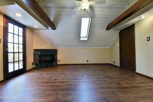 10 Katherine Terrace, Clifton Park, NY 12065