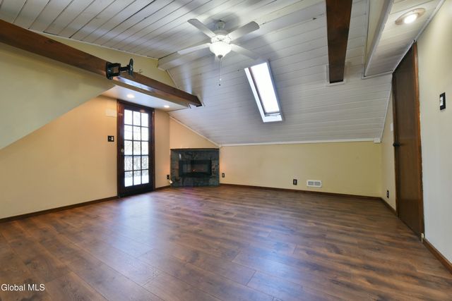 10 Katherine Terrace, Clifton Park, NY 12065