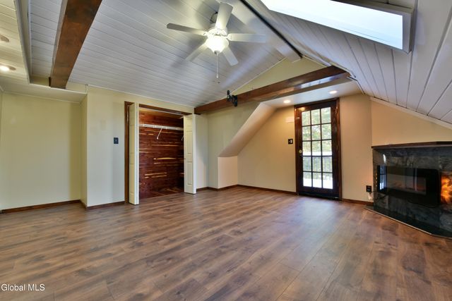 10 Katherine Terrace, Clifton Park, NY 12065