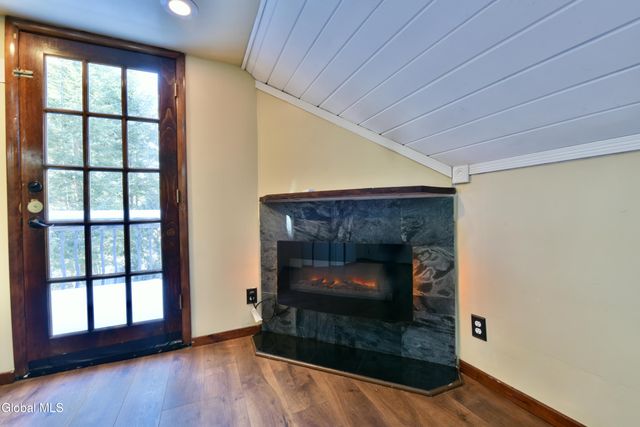 10 Katherine Terrace, Clifton Park, NY 12065