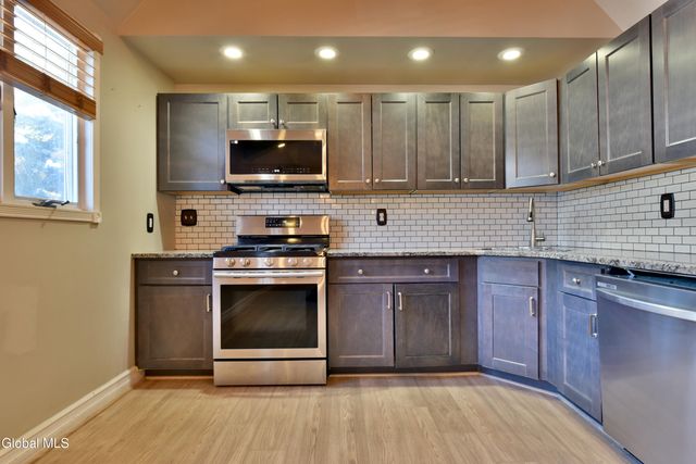 10 Katherine Terrace, Clifton Park, NY 12065