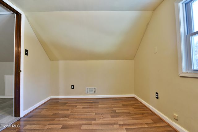 10 Katherine Terrace, Clifton Park, NY 12065