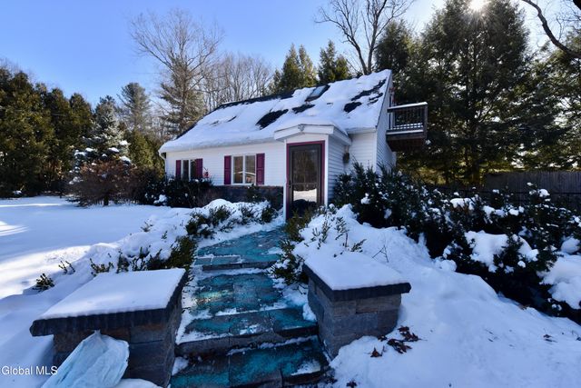 10 Katherine Terrace, Clifton Park, NY 12065