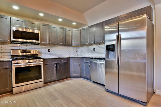 10 Katherine Terrace, Clifton Park, NY 12065