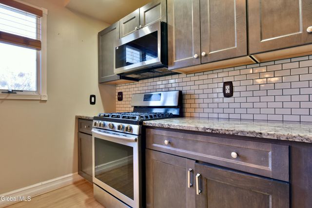 10 Katherine Terrace, Clifton Park, NY 12065