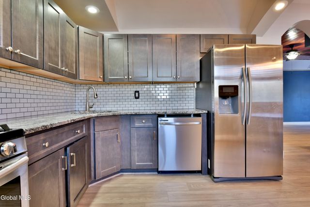 10 Katherine Terrace, Clifton Park, NY 12065