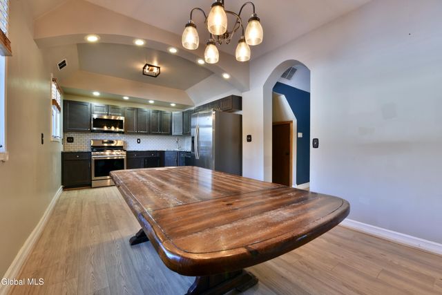 10 Katherine Terrace, Clifton Park, NY 12065