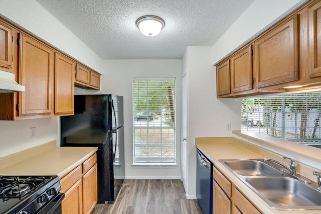 616 Greenlawn BLVD Right Side, Round Rock, TX 78664