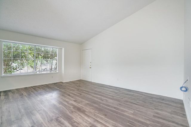 616 Greenlawn BLVD Right Side, Round Rock, TX 78664