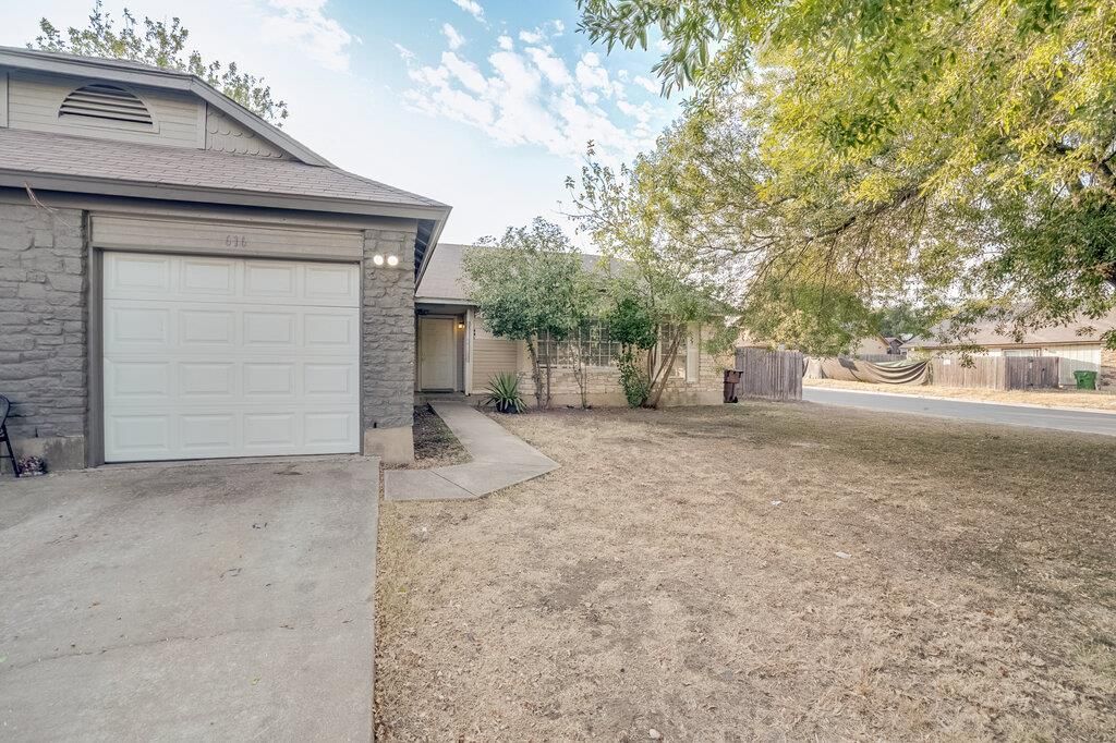 616 Greenlawn BLVD Right Side, Round Rock, TX 78664