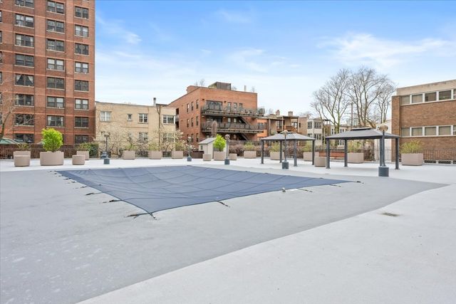 525 W Hawthorne Place 1401, Chicago, IL 60657