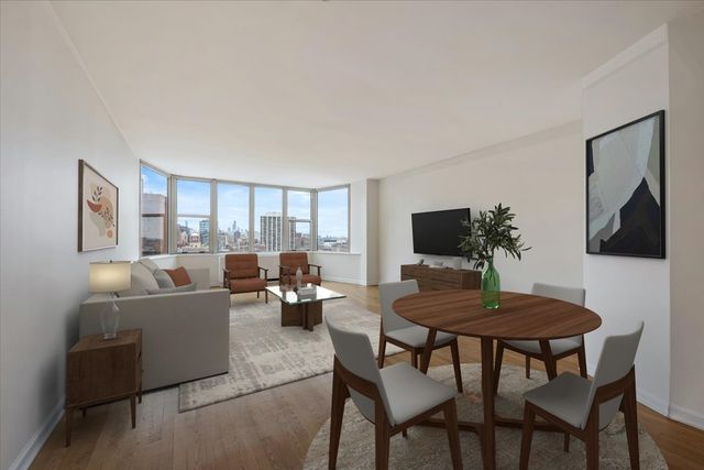 525 W Hawthorne Place 1401, Chicago, IL 60657