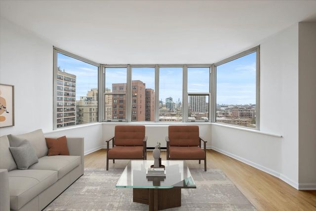 525 W Hawthorne Place 1401, Chicago, IL 60657