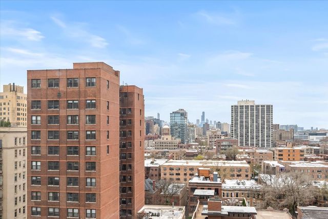 525 W Hawthorne Place 1401, Chicago, IL 60657