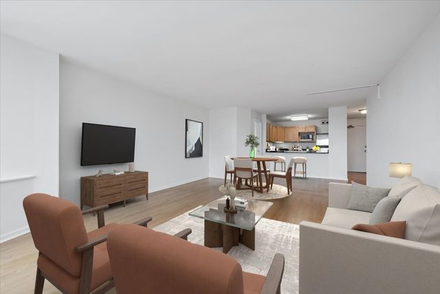 525 W Hawthorne Place 1401, Chicago, IL 60657