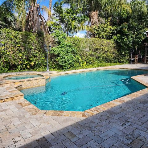 19810 SW 83rd Ave, Cutler Bay, FL 33189