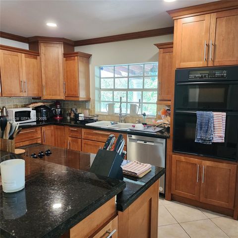 19810 SW 83rd Ave, Cutler Bay, FL 33189