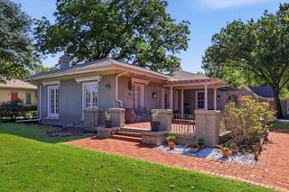 1306 N Locust Street, Denton, TX 76201