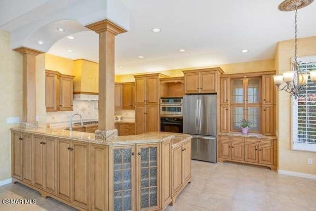 1739 Sandcroft Street, Lake Sherwood, CA 91361