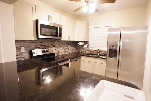 3000 E Sunrise Lakes Boulevard 123, Sunrise, FL 33322