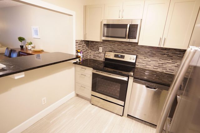 3000 E Sunrise Lakes Boulevard 123, Sunrise, FL 33322